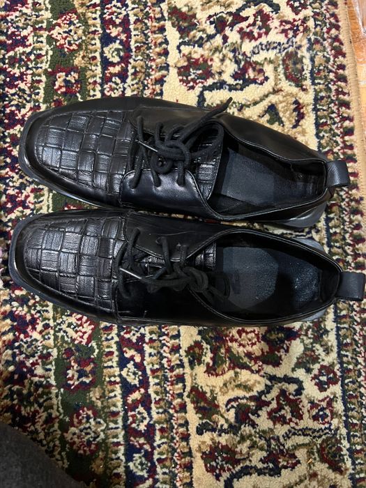 Klassik oyoq kiyim ayollar uchun