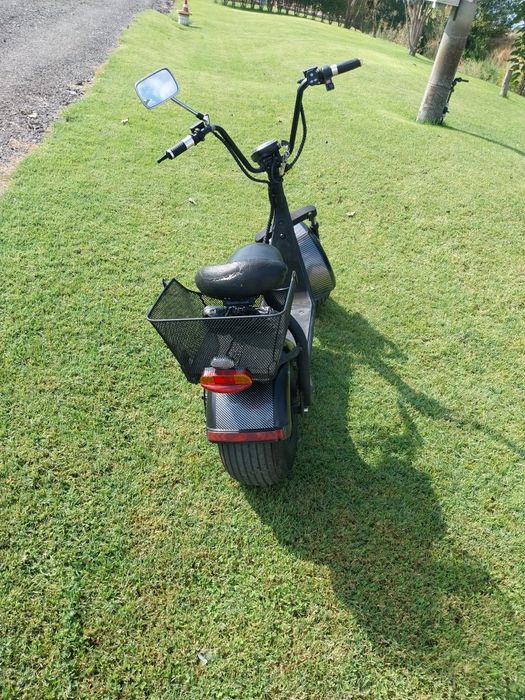 Продавам ел скутер харли 1500w-60v в отлично състояние всичко работи п