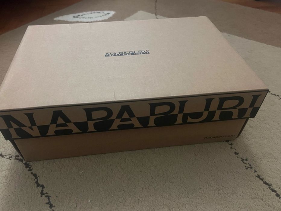 Vand adidasi Napapijri ,sunt noi în cutia originala