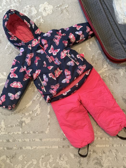 Продам детский зимний комбинезон для девочки