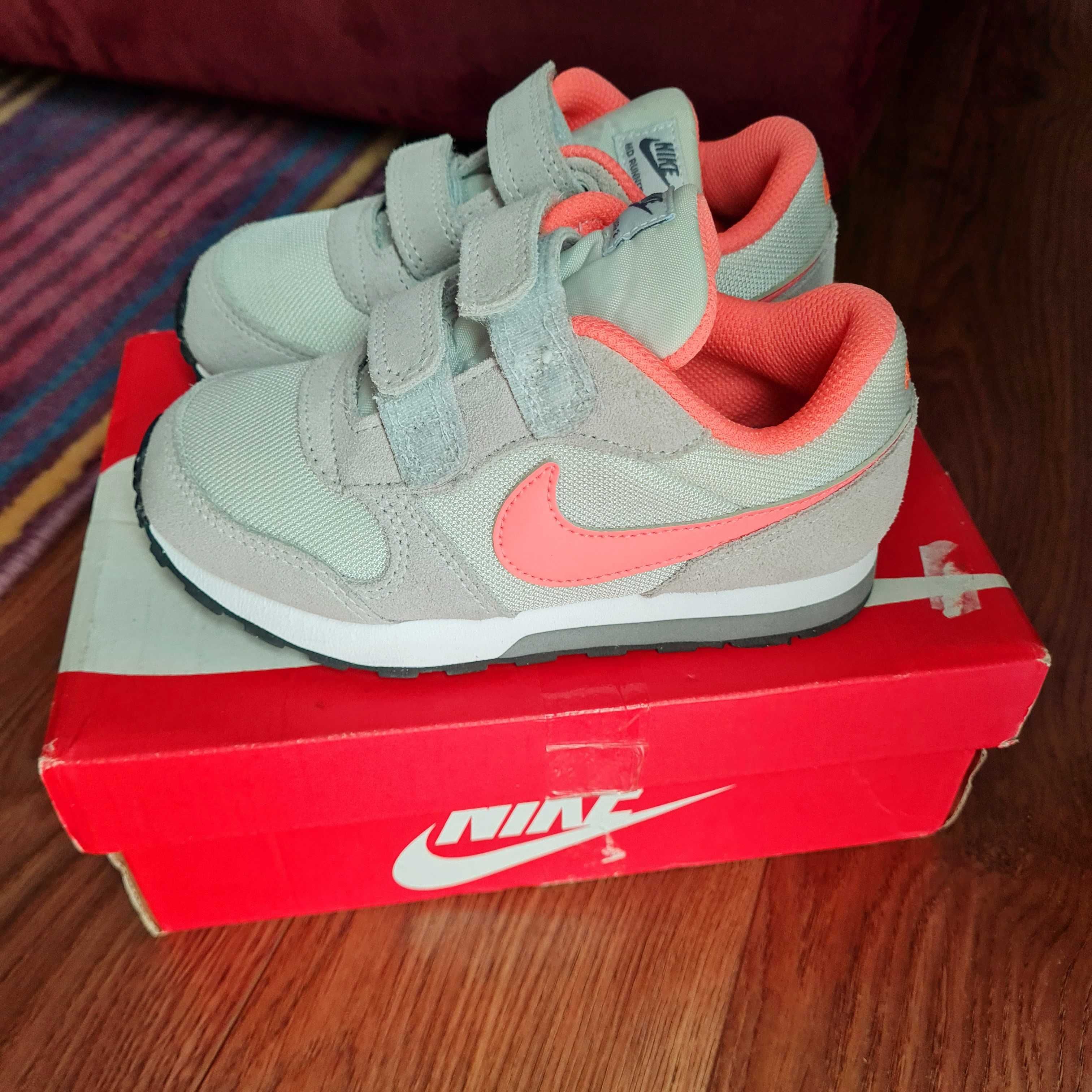 Adidasi Nike marime 27 NOI material textil si piele intoarsa