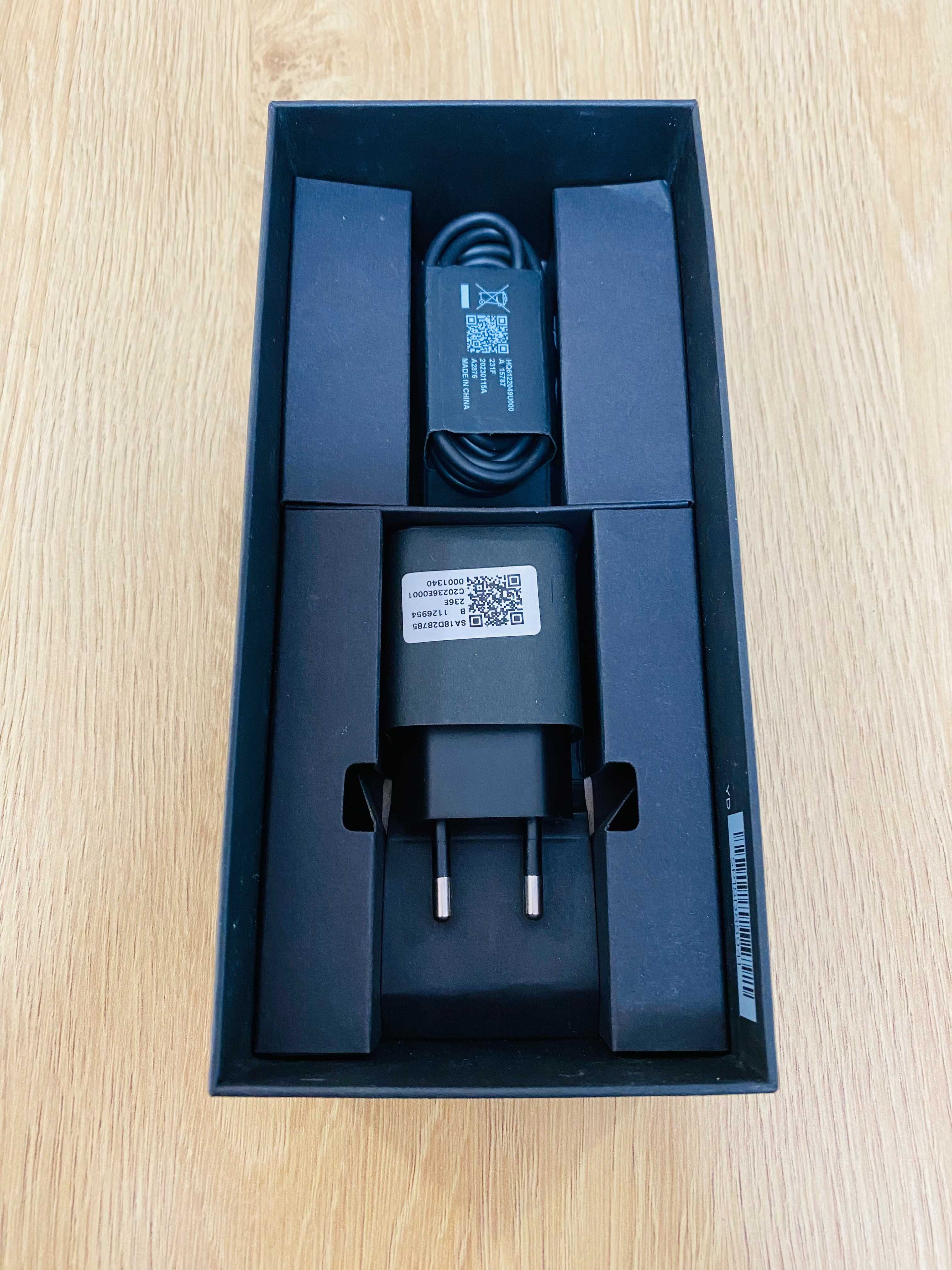 НОВ !!! Motorola razr 40 Ultra, 256GB, 8GB RAM, 5G, Viva Magenta