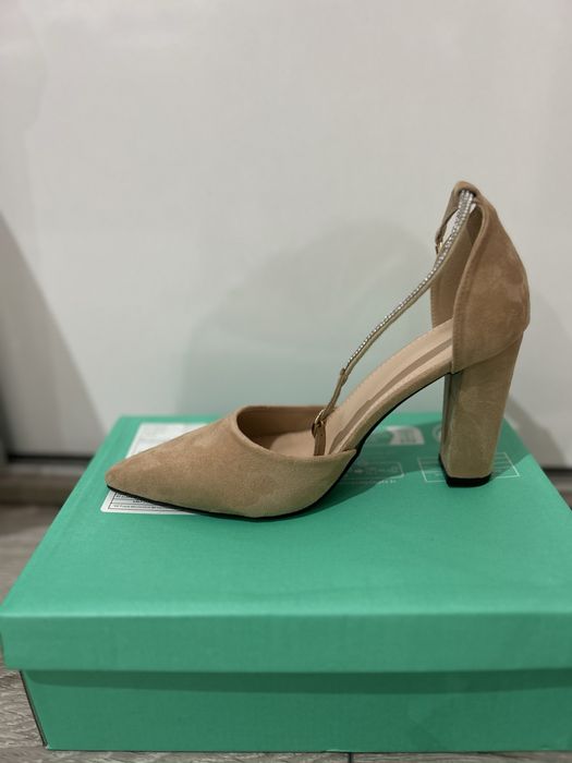 Обувки на висок ток