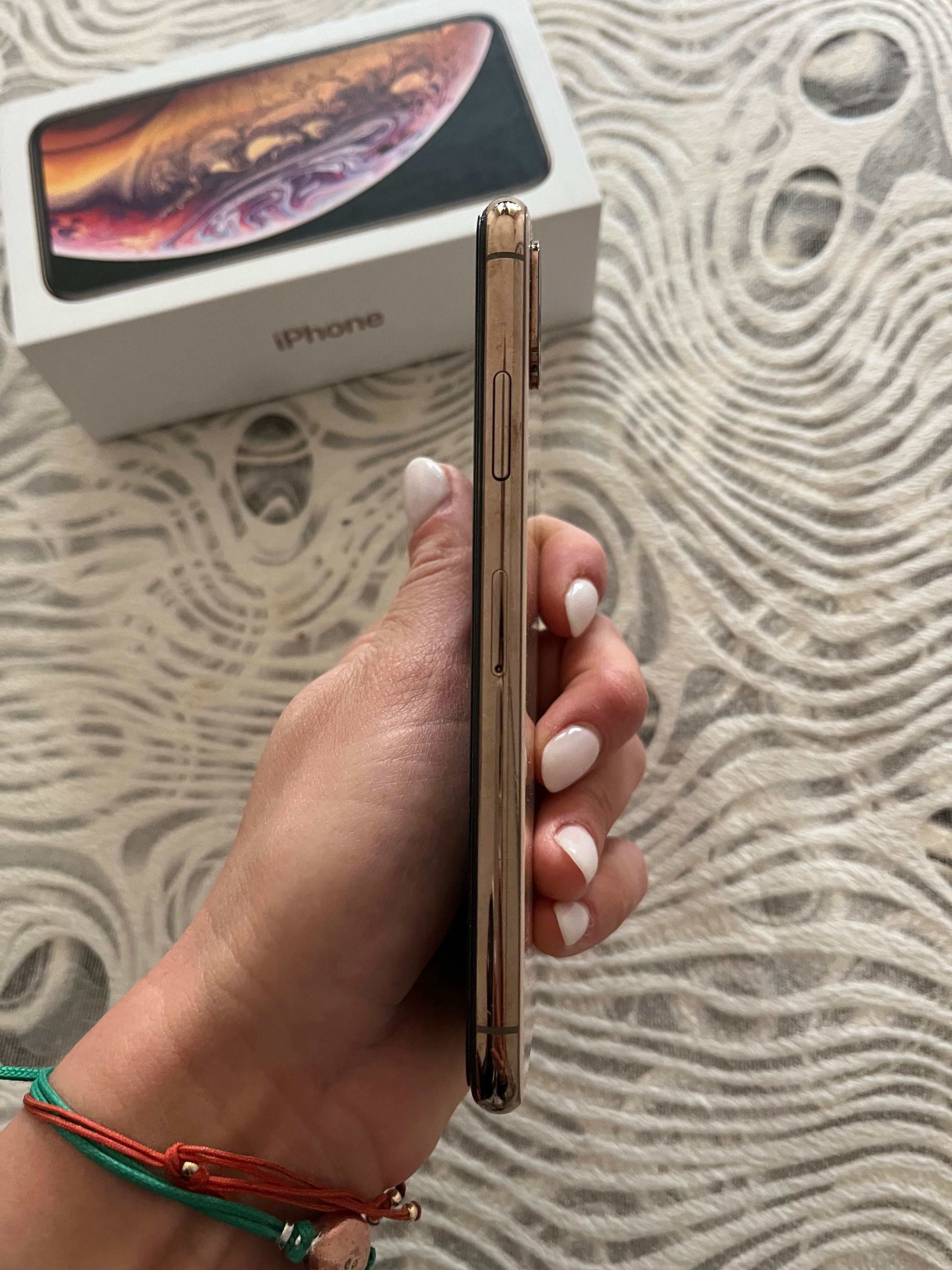 iPhone XS rose gold