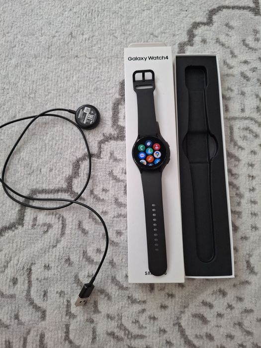 SAMSUNG Galaxy Watch 4