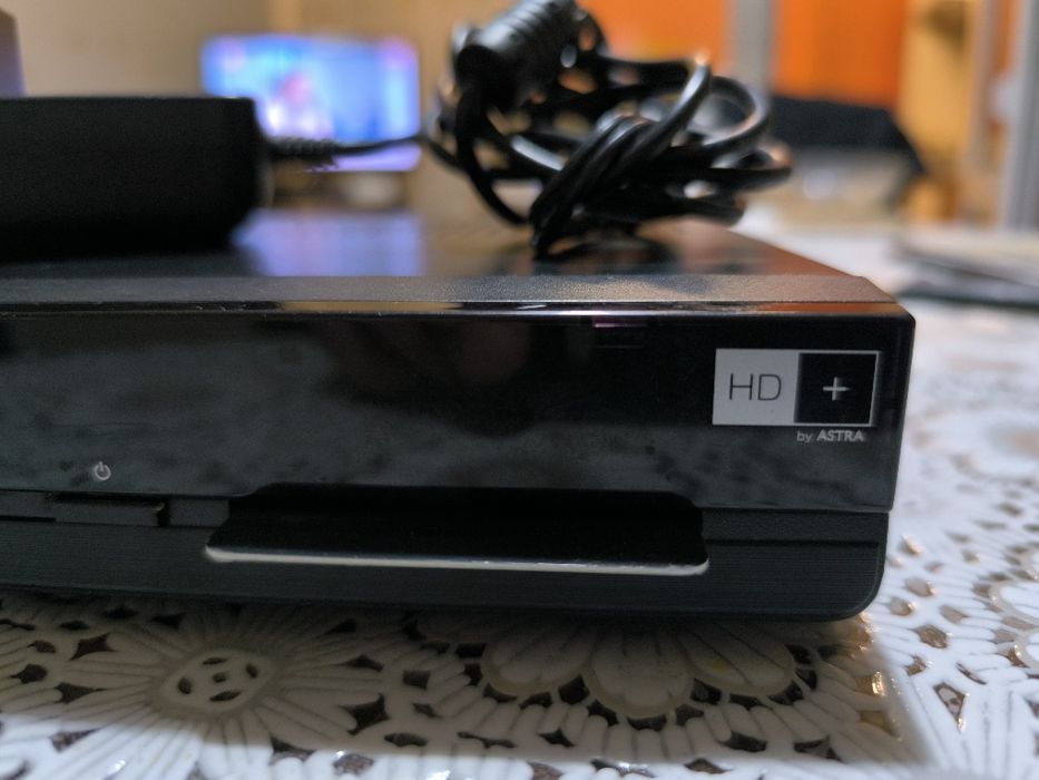 Сателитен приемник Humax HD Nano +