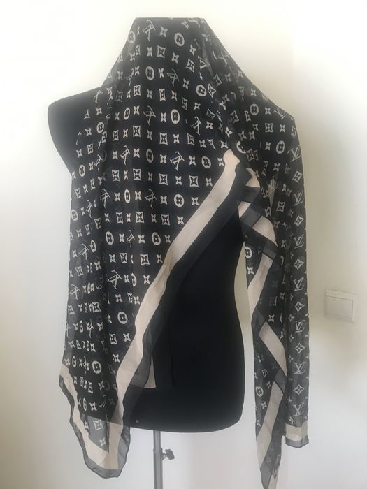 Esarfa Louis Vuitton , impecabila