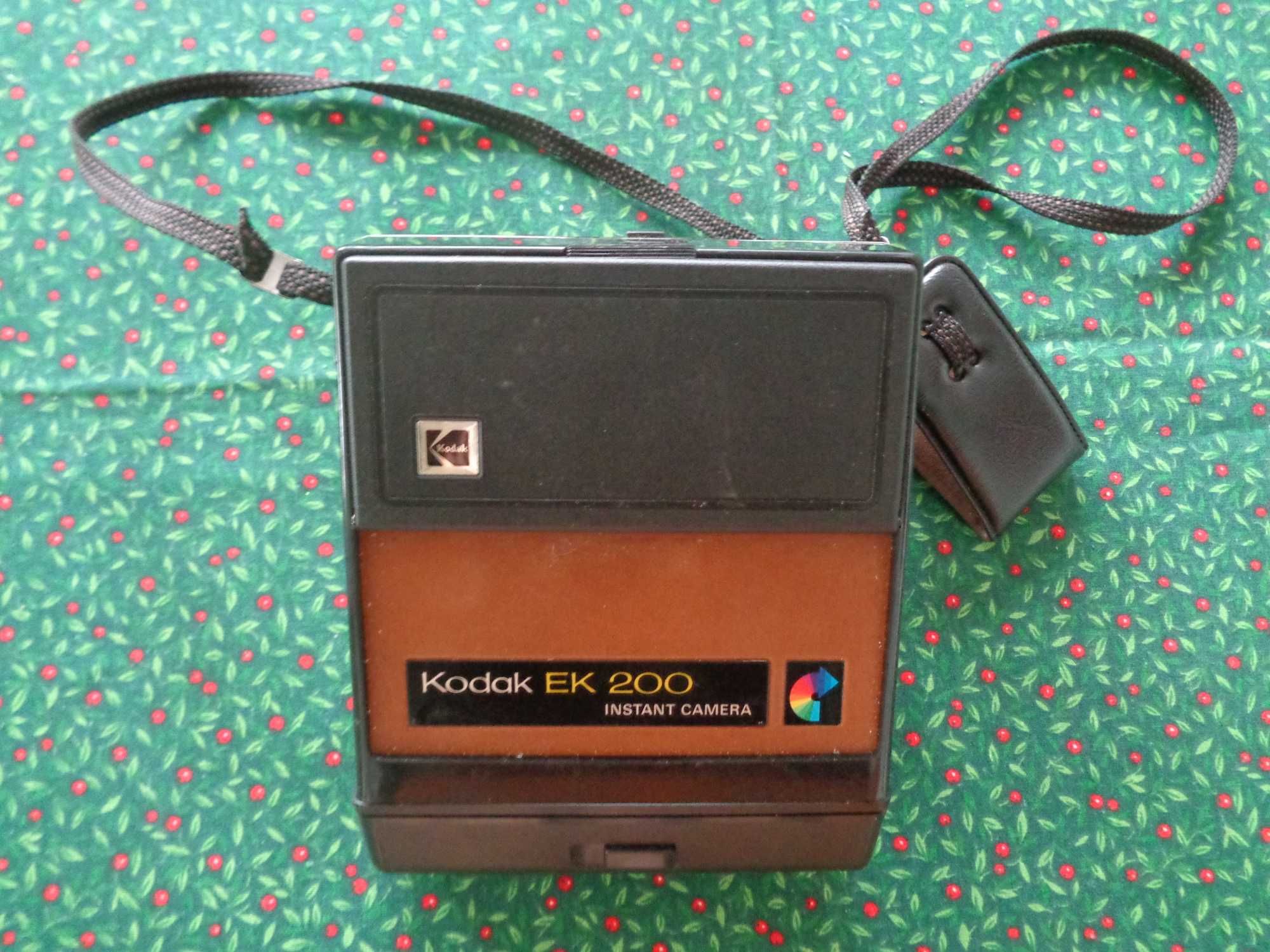 Продавам фотоапарат ;  Kodak ЕК 200 Instant camera