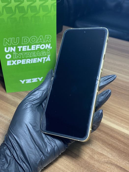 Samsung Galaxy Z Flip6 / Garanție 12 luni / 256 Gb / Foarte bun