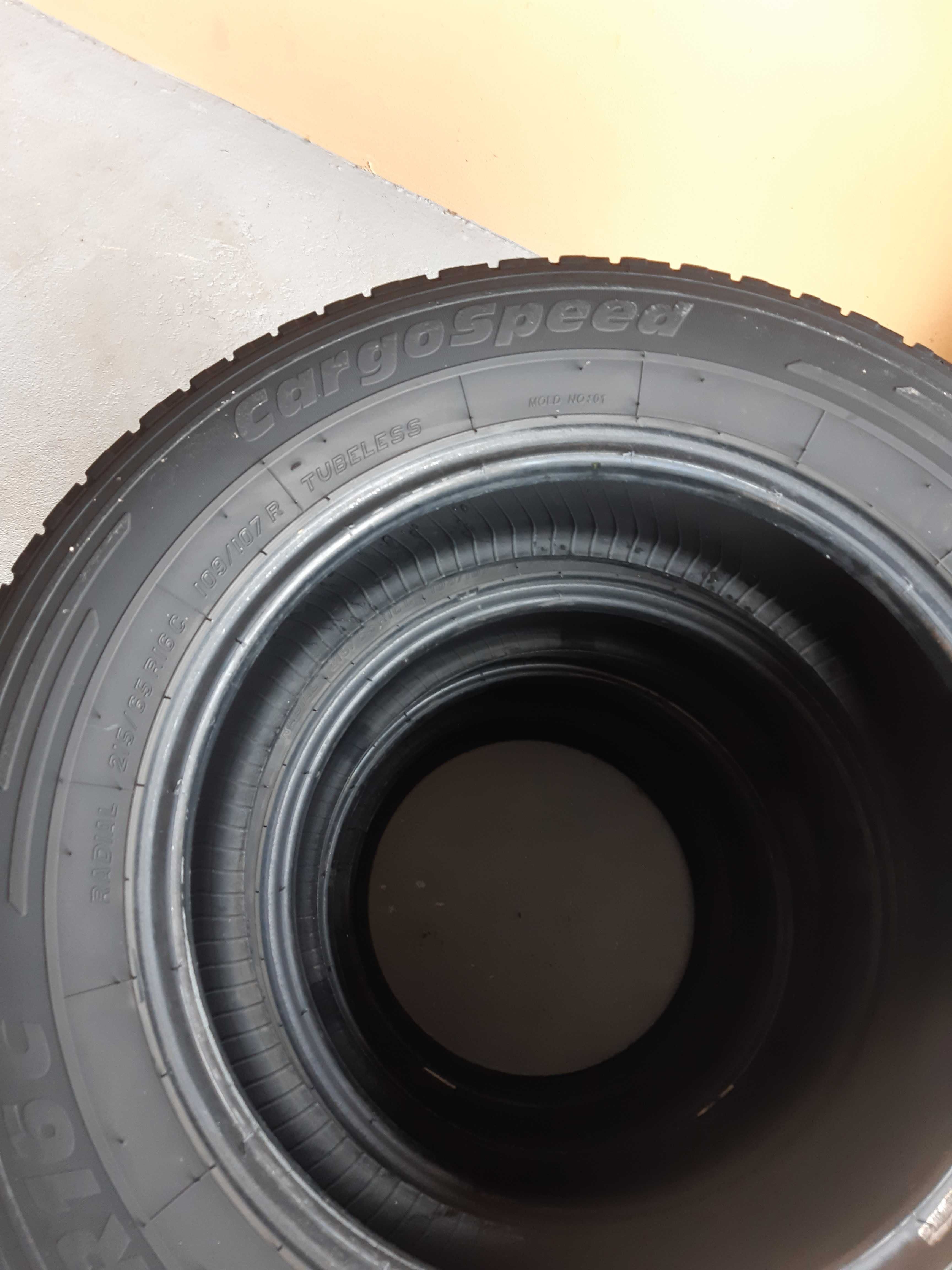 Vând cauciucuri 215/65 R16 C