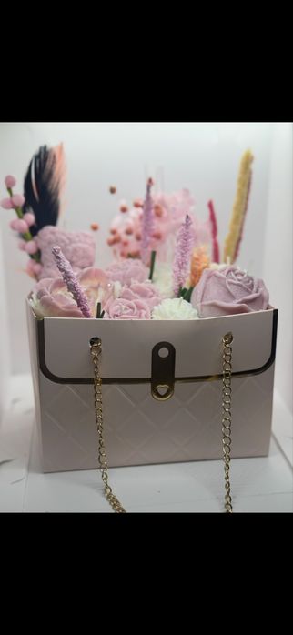 Ръчно изработени букети от свещи