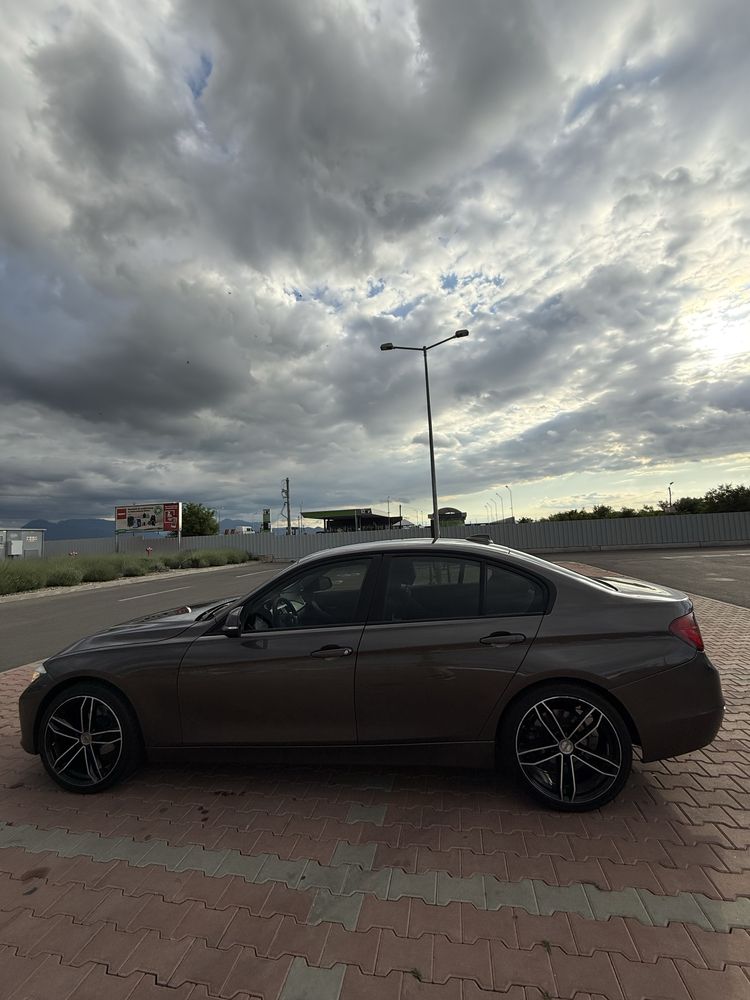 Vând BMW seria 3 F30 318d