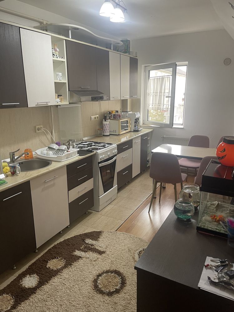 Inchiriez apartament termen lung