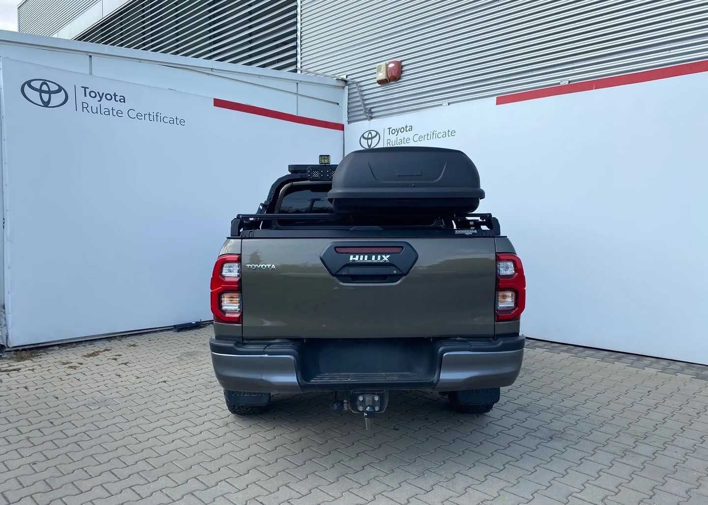 Toyota Hilux 2.8D 204 л.с. 4x4 Double Cab AT Invincible