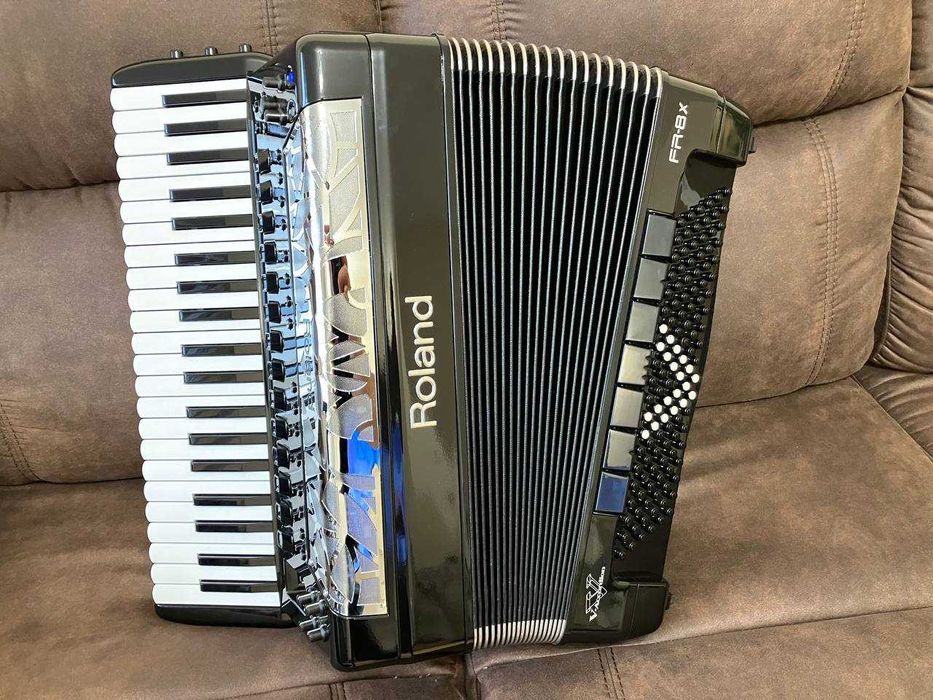 Roland FR-8x Черeн Пиано акордеон с гаранция