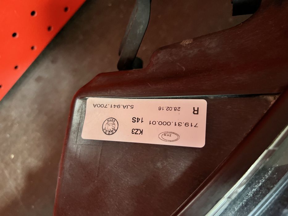 Proiector ceata dreapta Skoda Rapid an 2012-2017