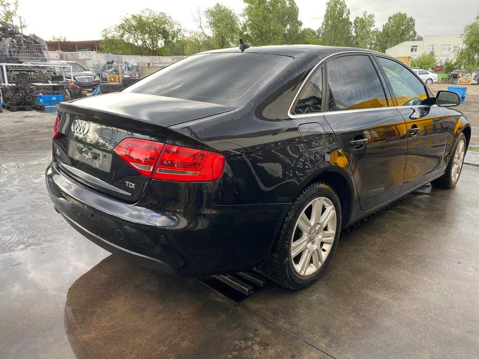 dezmembrez audi a4 b8 2.0tdi cod motor CAHA/far xenon a4 b8