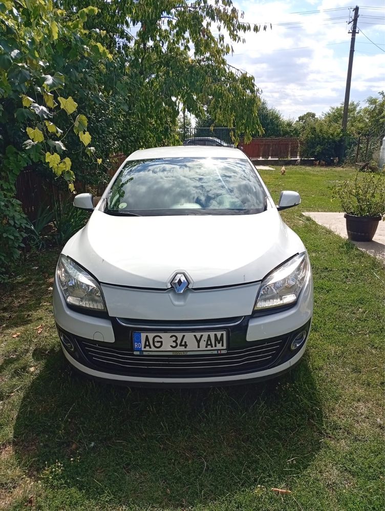 Vând Megan hatchback