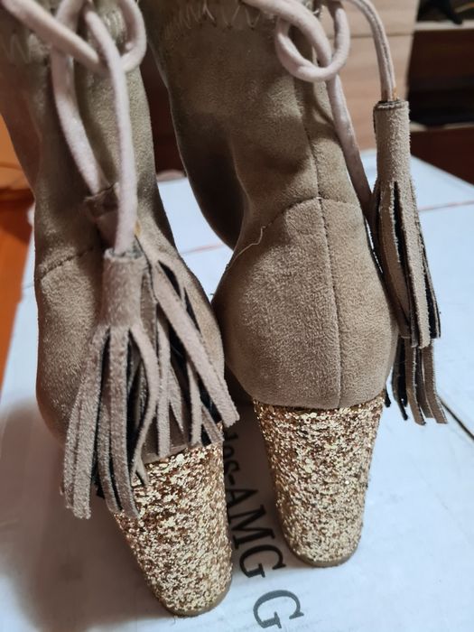 Botine negre si bej piele intoarsa,mar.38