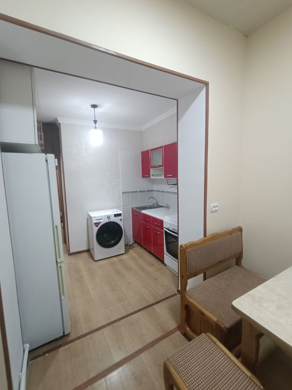 Продаю свою 1 комнатную квартиру Юнусабад 4 кв Сезам