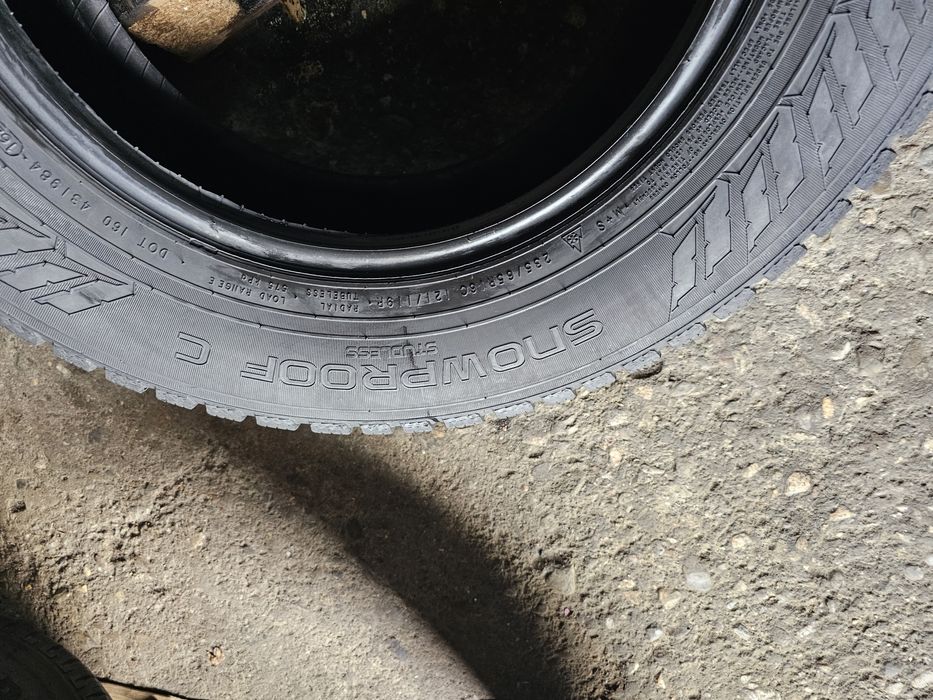2 anvelope iarna 235 65 16C Nokian 2022