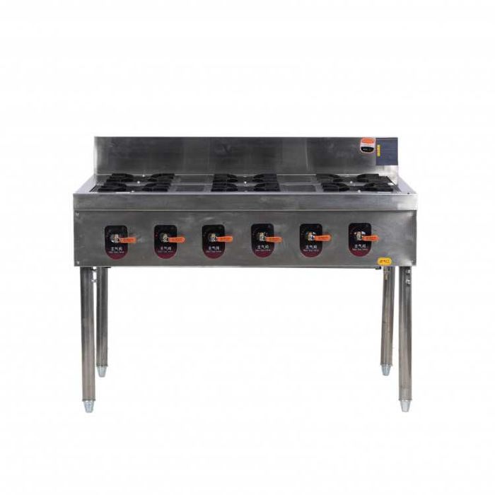 Газовая плита на 6 конфорок, расстояние между конфорками — 10 см.
