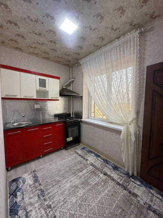 1 ком. переделанная в 2х ком. в новостройке на районе Саттепо