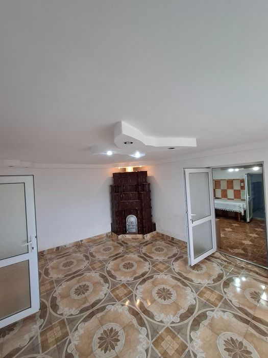 Vând casă suprafață 1000m², casa are 150 de m²