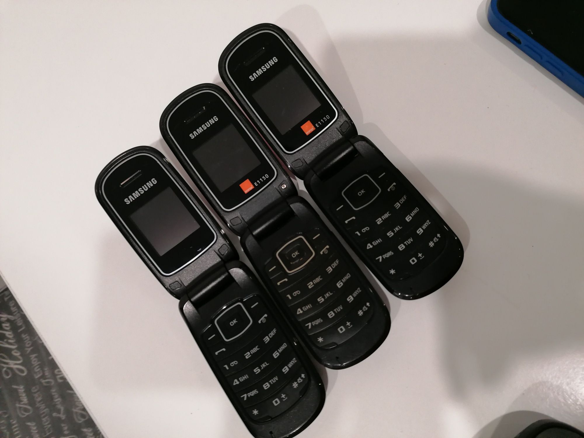 Telefon cu clapeta Samsung GT-E1150 cu încărcător original