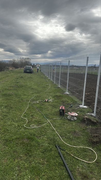 Garduri si porti din plasa bordurata sipca metalica