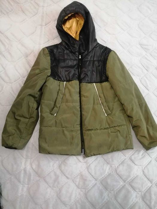 продам осеннею куртку для подростков