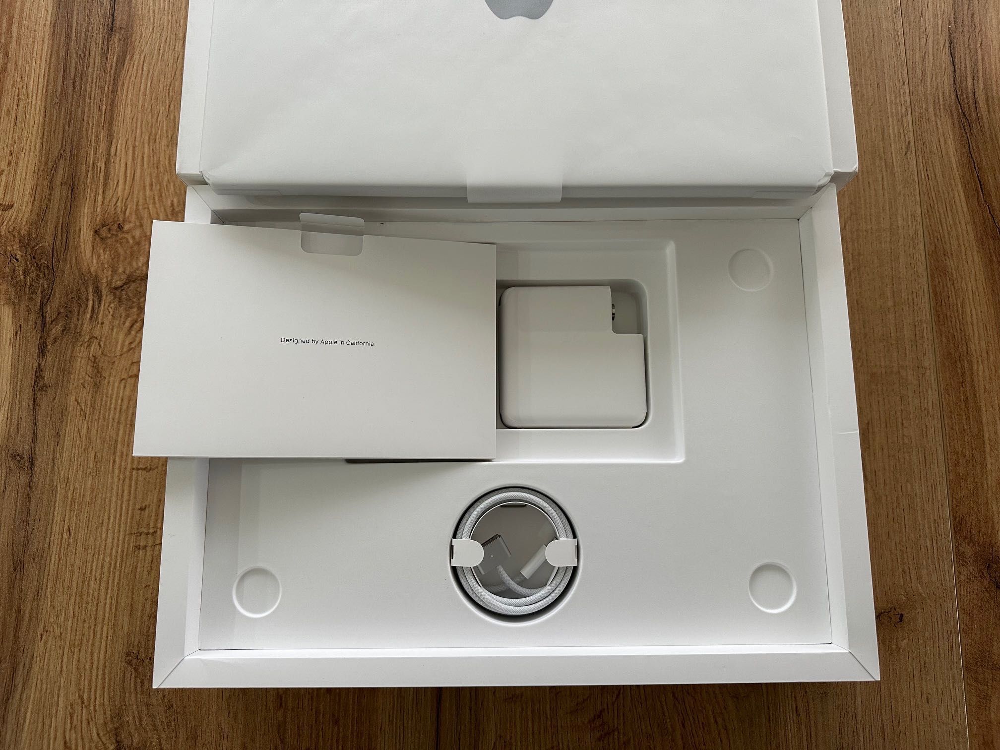 ЧИСТО НОВ MacBook Pro 14" M4 PRO Chip 12-CPU/16-GPU/24RAM/512SSD