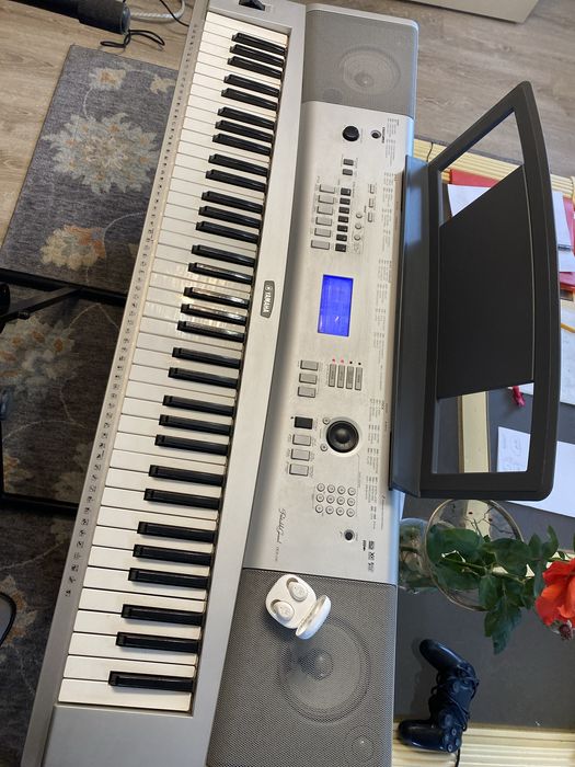 Vand pian yamaha grandportable DGX-230