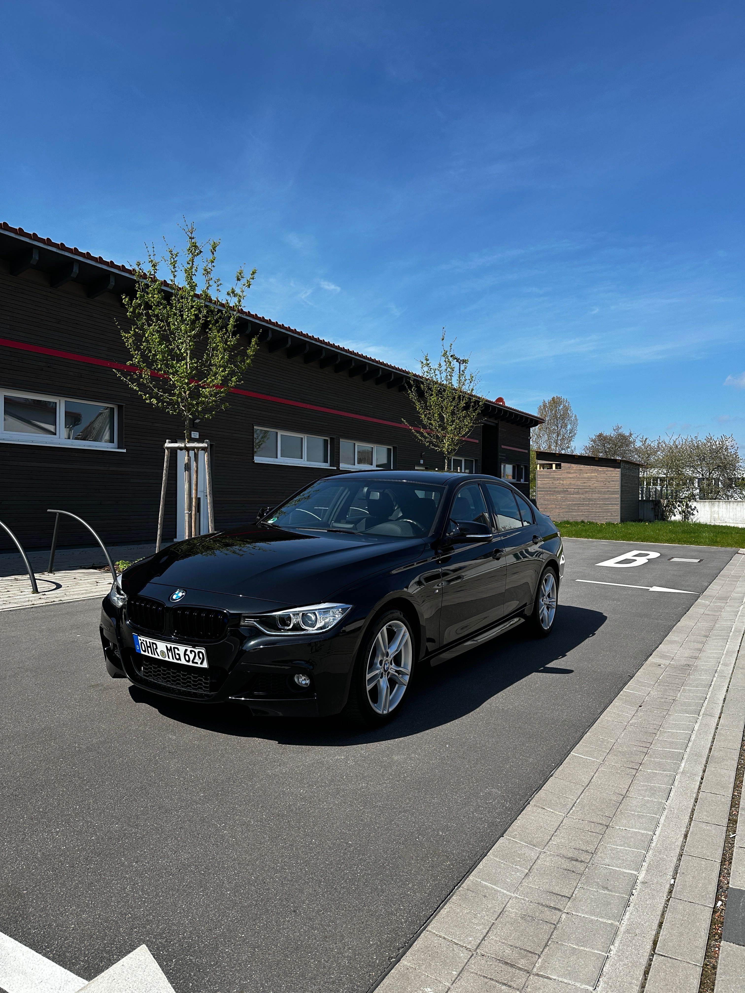 BMW F30 320i Limo M-Paket 2.HD TÜV NEW