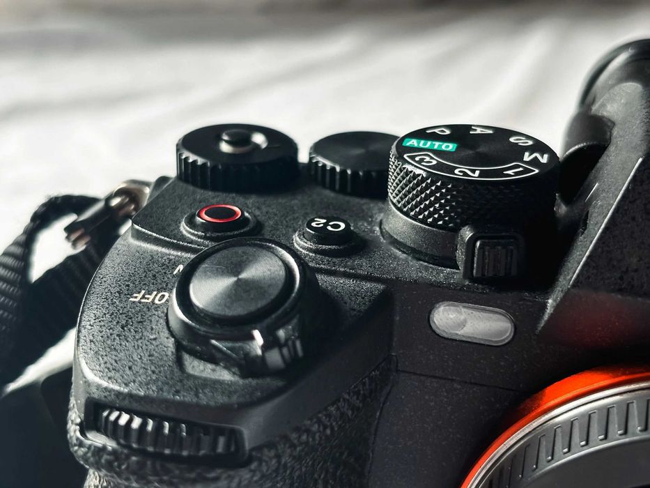 Sony A7 IV 33 мегапикселей, полный кадр 10-Bit 4:2:2