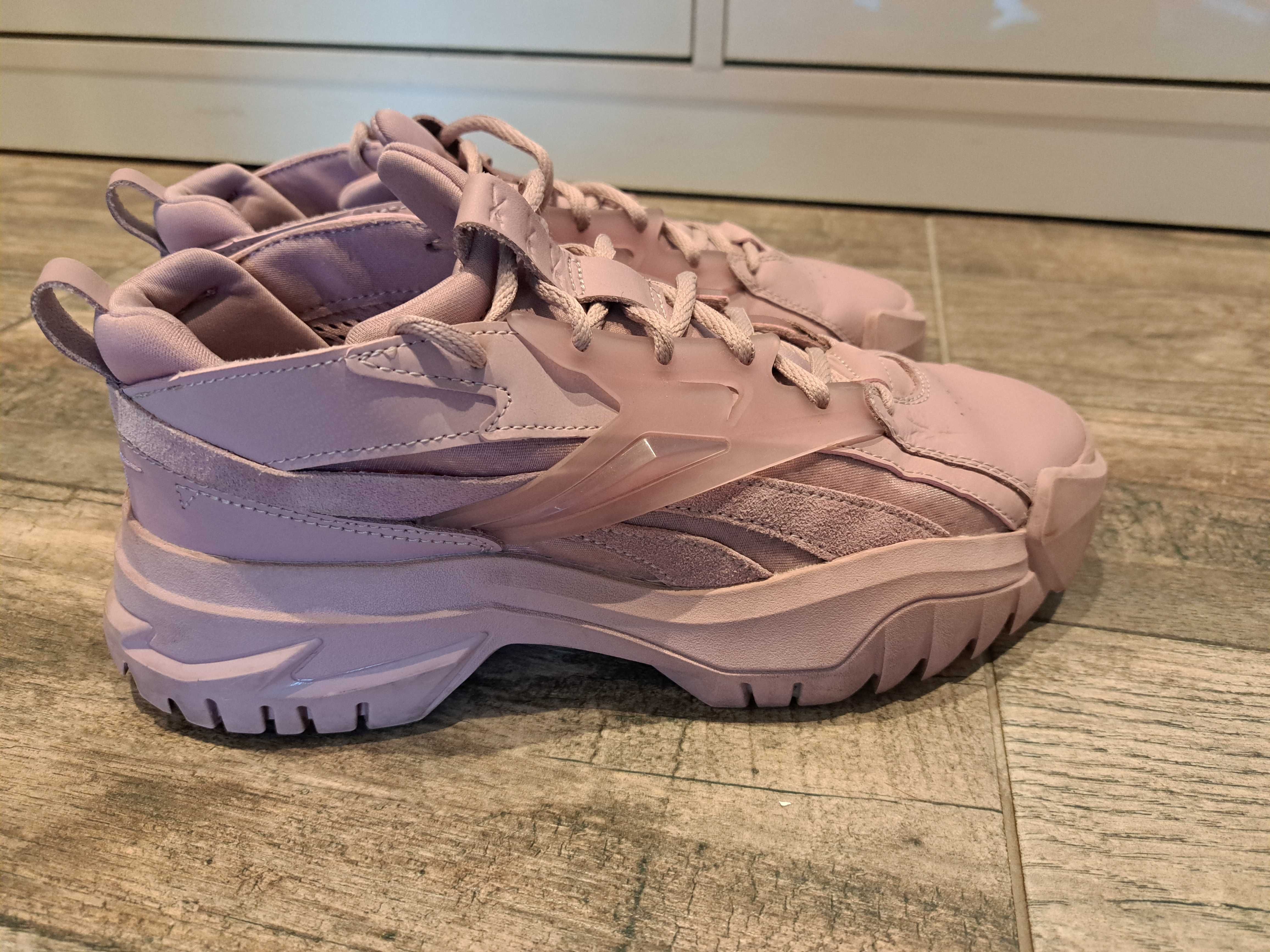 Дамски маратонки - Reebok Cardi B