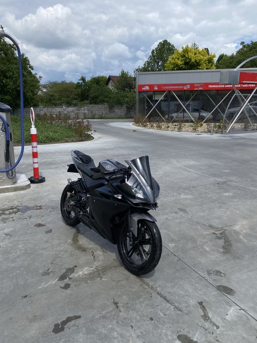 Yamaha yzf r125.