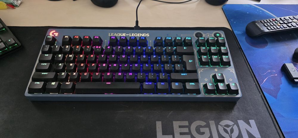Tatstura mecanica logitech pro League of legends limited edition