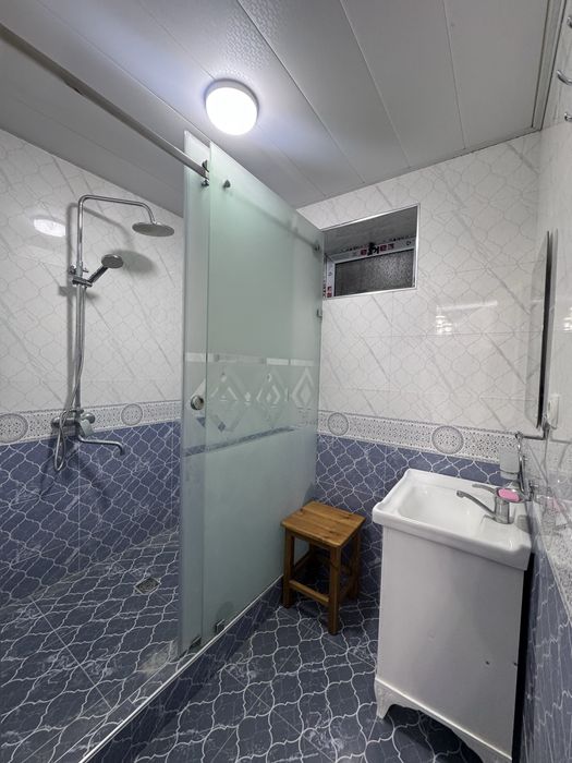 Квартира сотилади 2 этаж 3 хона.