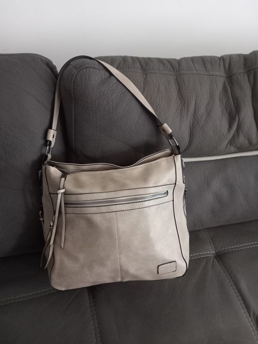 Нова дамска чанта с 4 джоба и 2 прегради