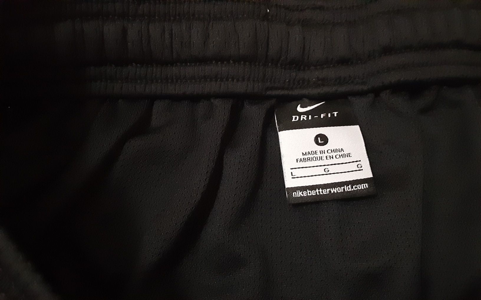 (L) NIKE оригинален панталон(39лв) и тениска (30)