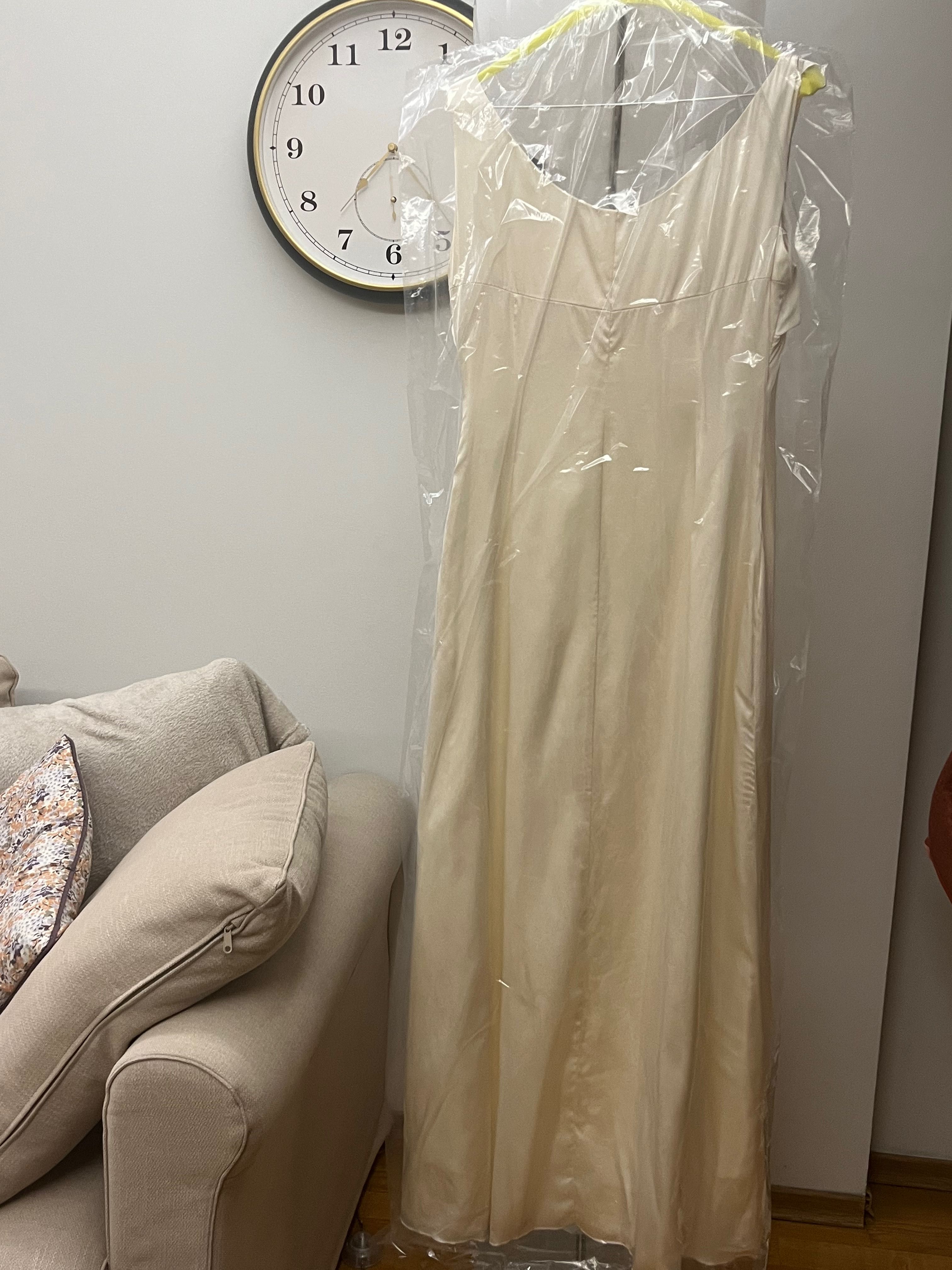 Сватбена копринена рокля с гръцко деколте