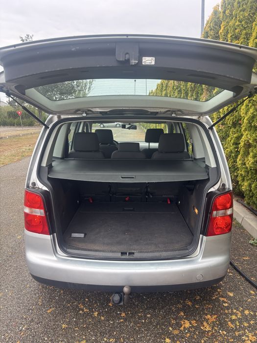 Volkswagen Touran 1.6FSI