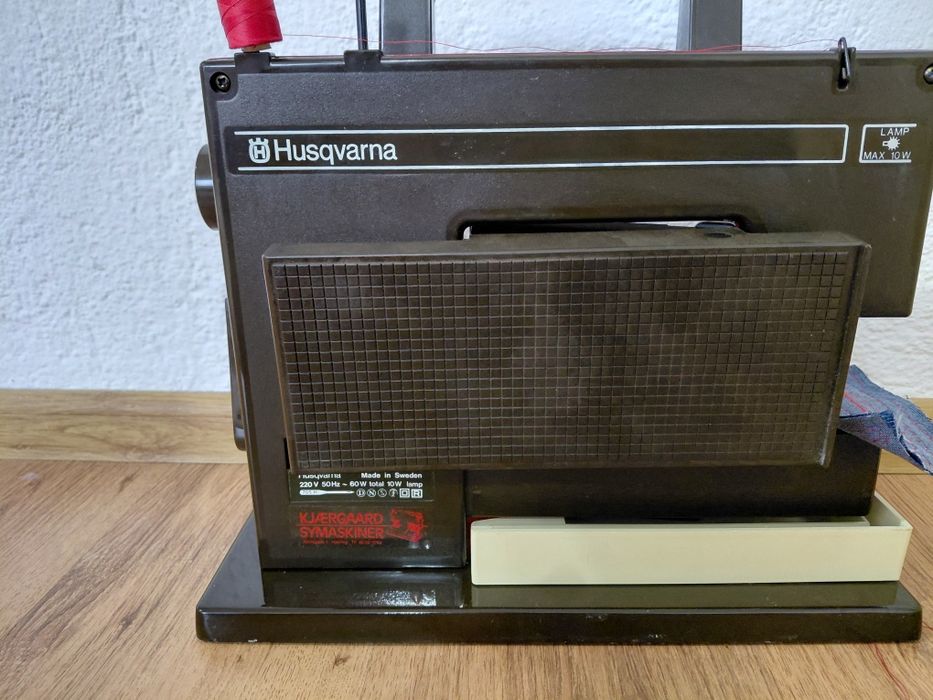 Шевна машина Хускварна