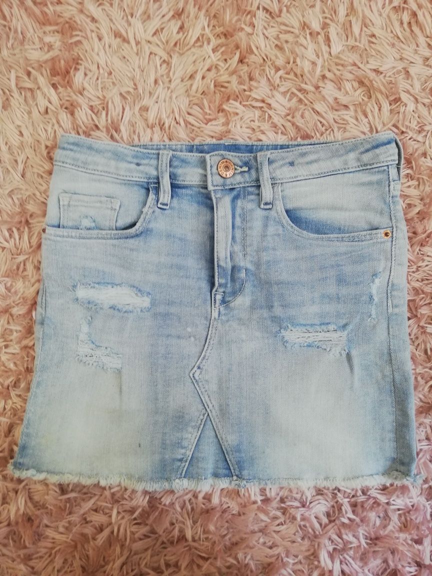 Страхотни ризки, дънкова и кожена пола от H&M