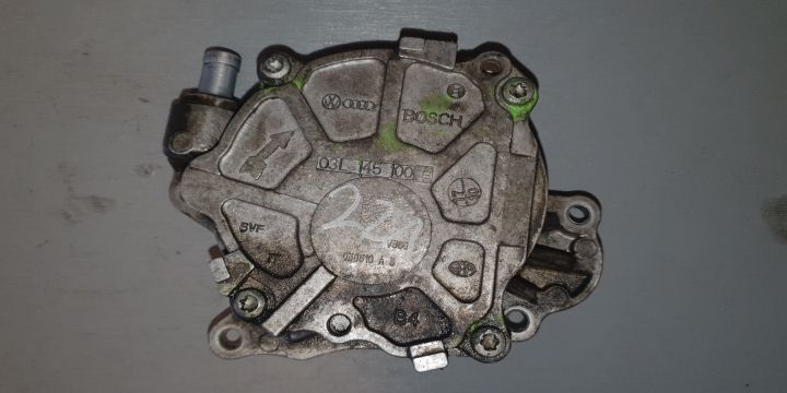 Pompa vacuum 03L145100 Volkswagen VW Passat B7