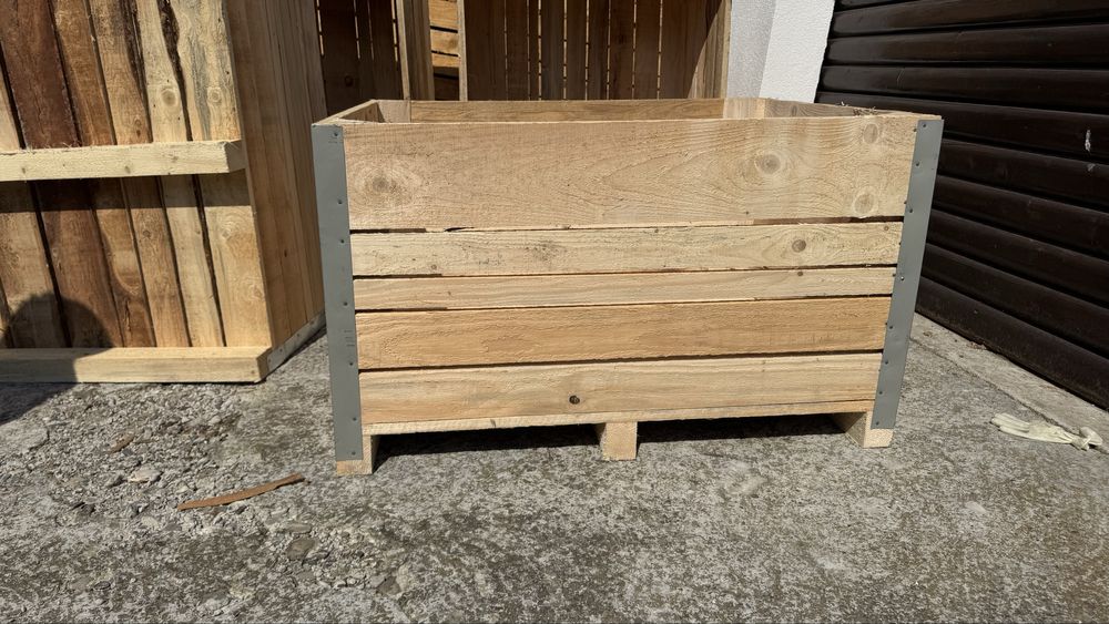 Boxpaleti containere