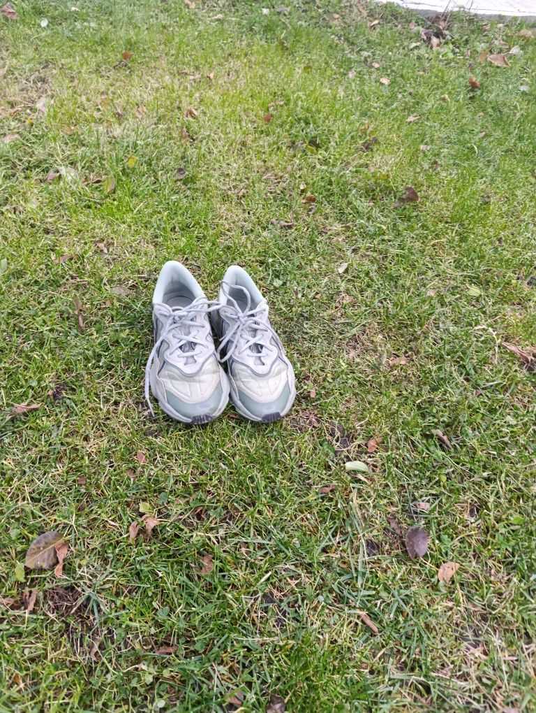 Продавам Adidas обувки