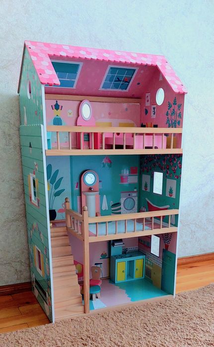 Кукольный домик. Почти новый.