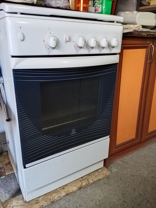 Продам газовую плиту